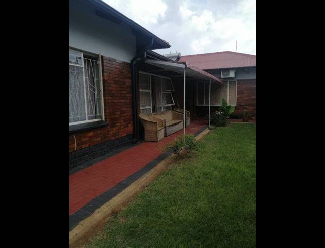 3 BEDROOM HOUSE FOR SALE IN PETERSFIELD